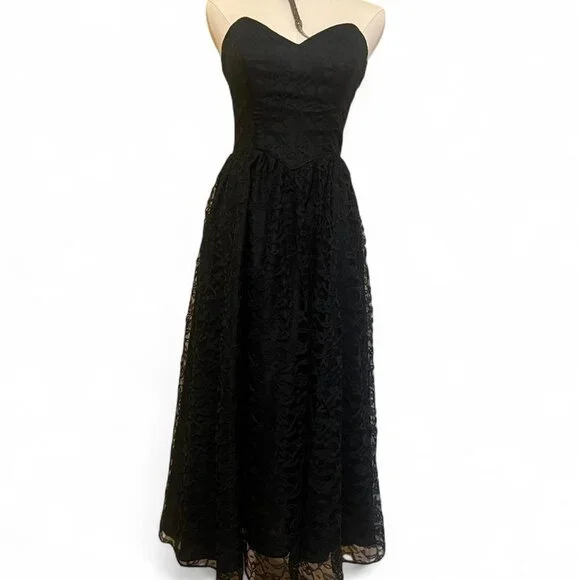 Vintage Handmade Gothic Lace Sweetheart Dress - Picture 2 of 6